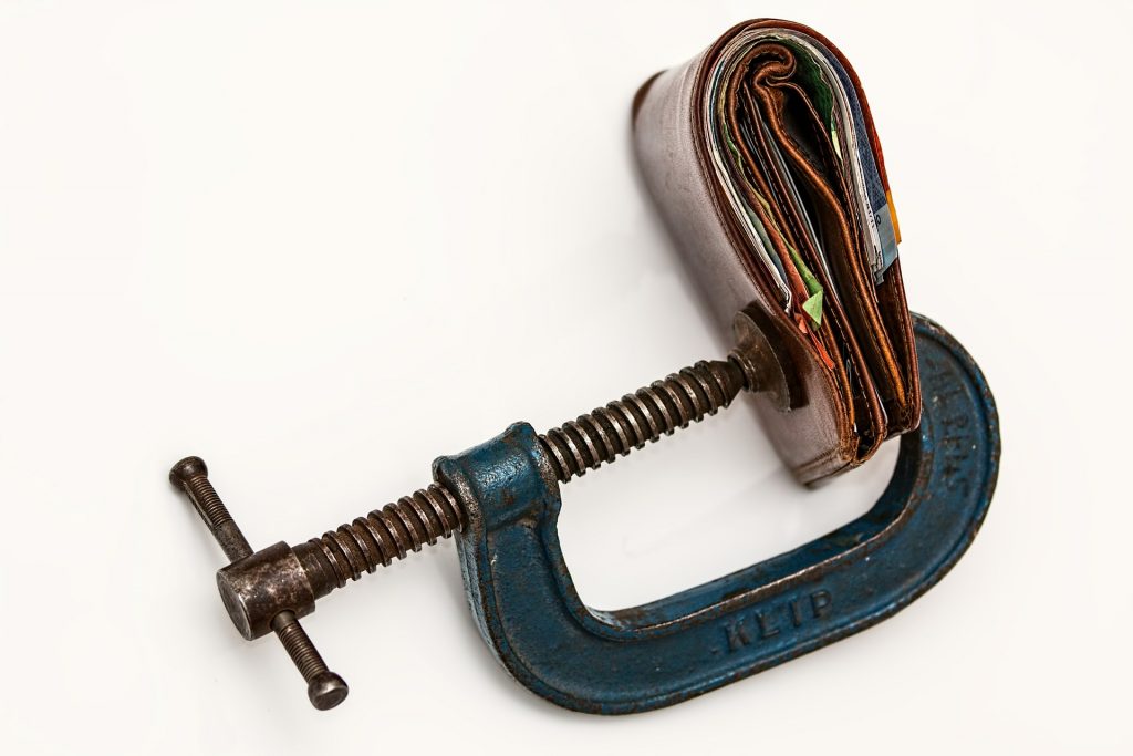 Image of a wallet clamped shut due to cashflow problems